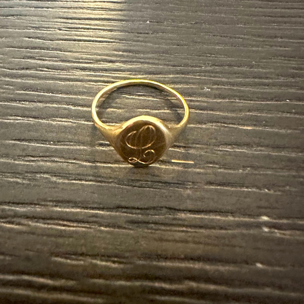 14K heirloom ring with L engraving